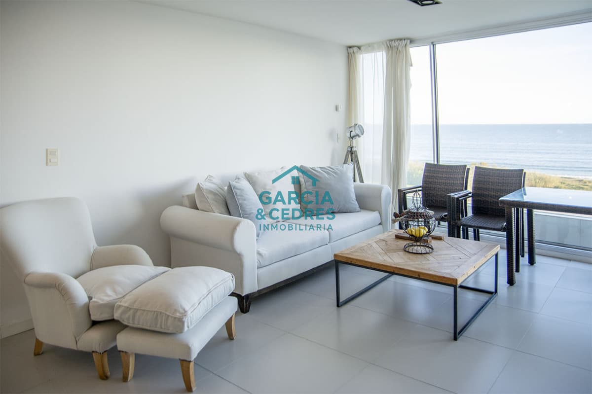 Departamento de 2 suites + depedencia en venta Frente al mar.