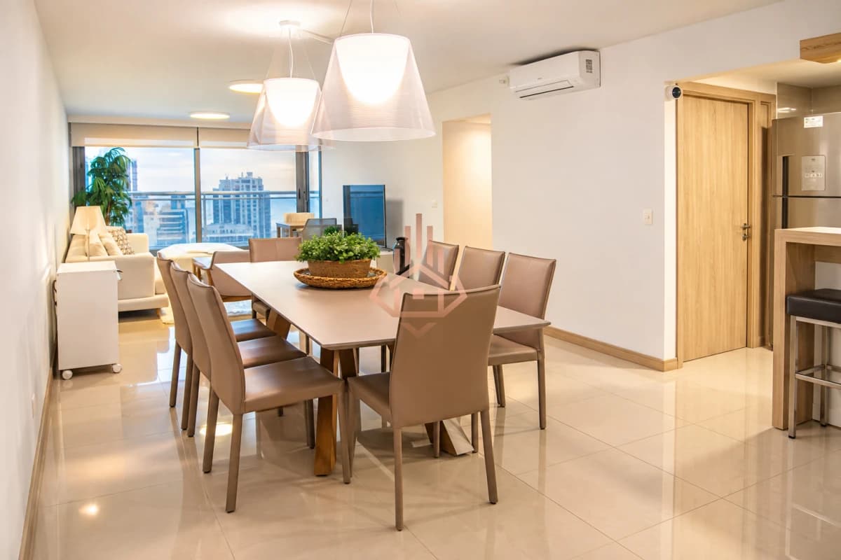 En venta apartamento de 3 dormitorios en Punta del Este, a solo metros del mar