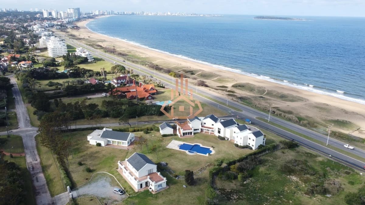Espectacular Mansion frente al mar, Playa Mansa.