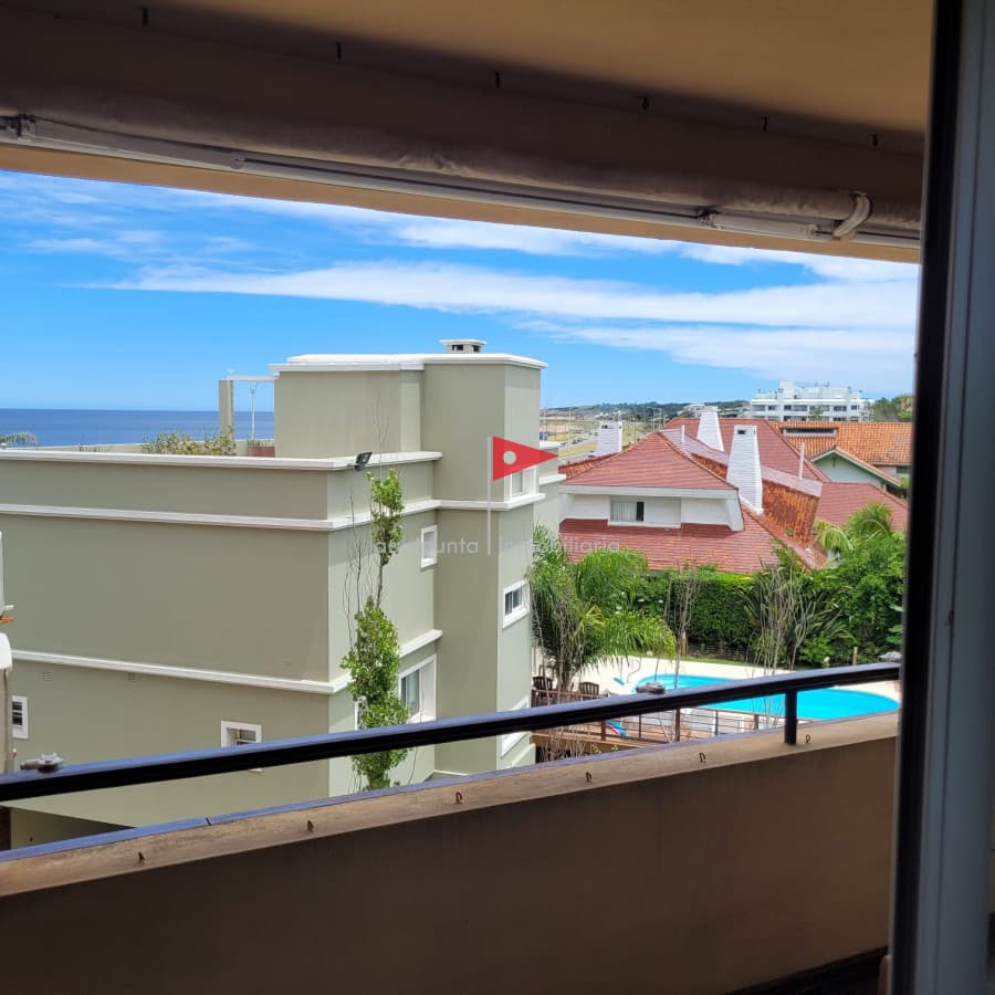 Apartamento ID.358 - Vende apartamento de 3 Dormitorios en Pinares Punta del Este.