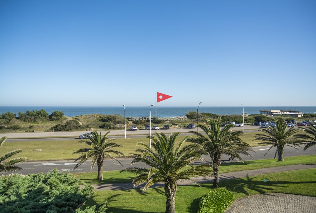 Apartamento ID.154 - Departamento en edificio Esturión, frente al mar, 3 dormitorios en venta
