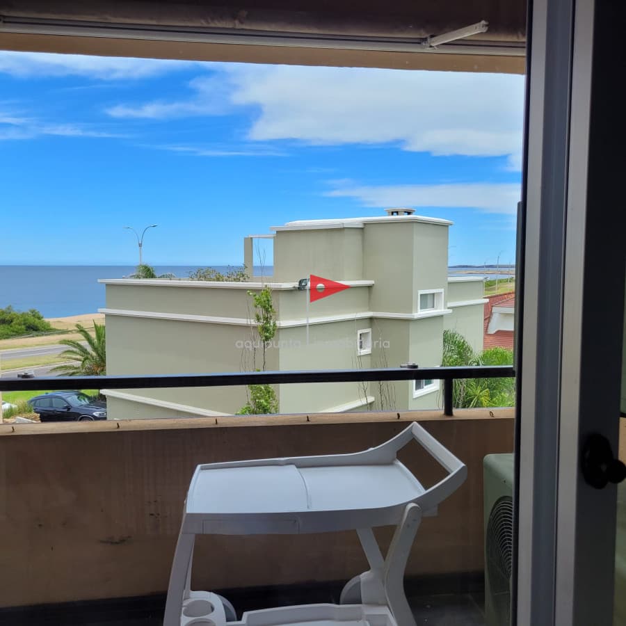 Apartamento ID.358 - Vende apartamento de 3 Dormitorios en Pinares Punta del Este.