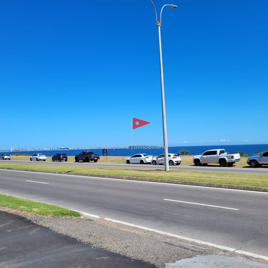 Apartamento ID.358 - Vende apartamento de 3 Dormitorios en Pinares Punta del Este.