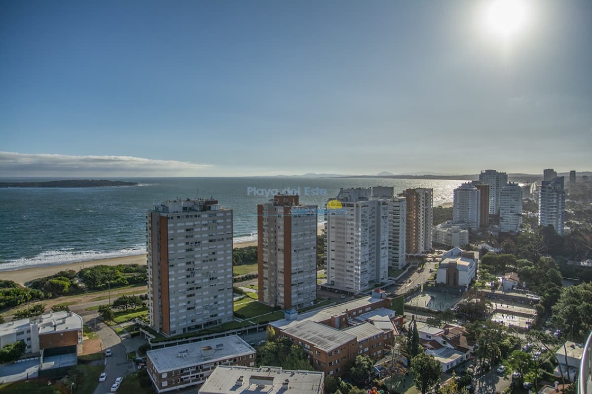 Oportunidad en playa mansa, finamente decorado. Sunrise Tower - Inmobiliaria Playa del Este