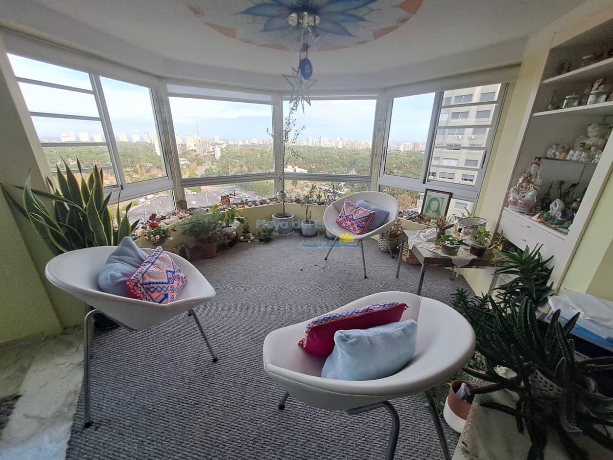 Alquiler Anual en Punta del Este 3 dormitorios y servicio sobre Roosevelt - Inmobiliaria Playa del Este