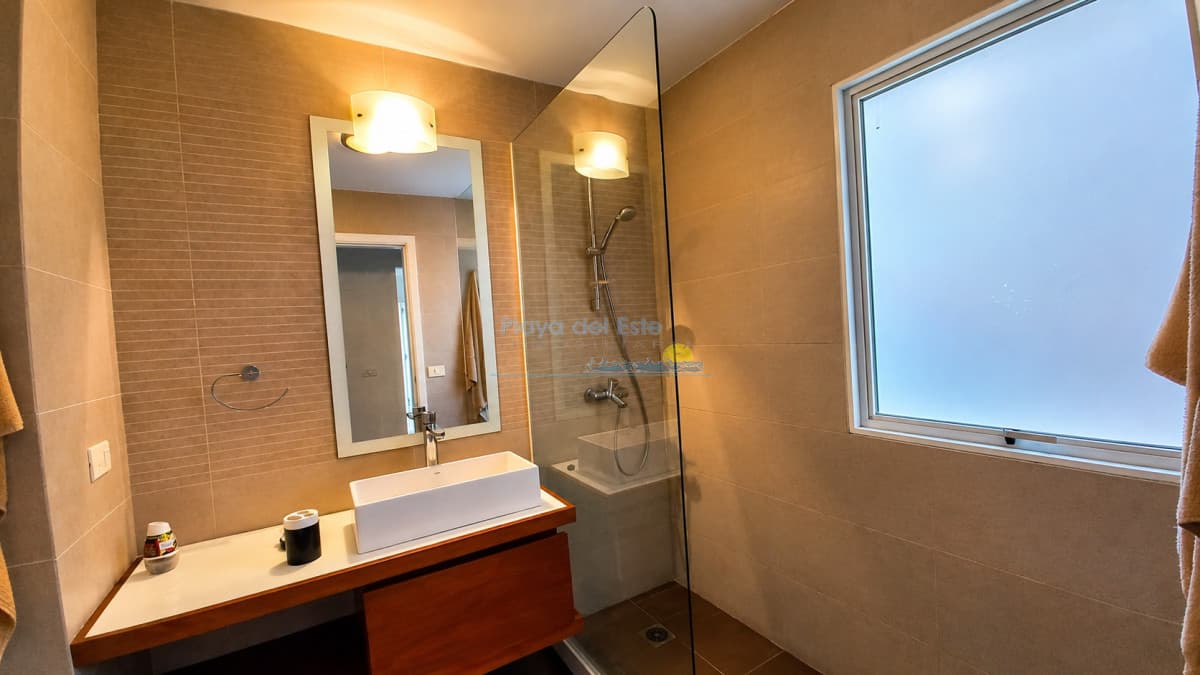 Hermosa vista en la terraza, departamento en edificio Mar de Lobos - Inmobiliaria Playa del Este