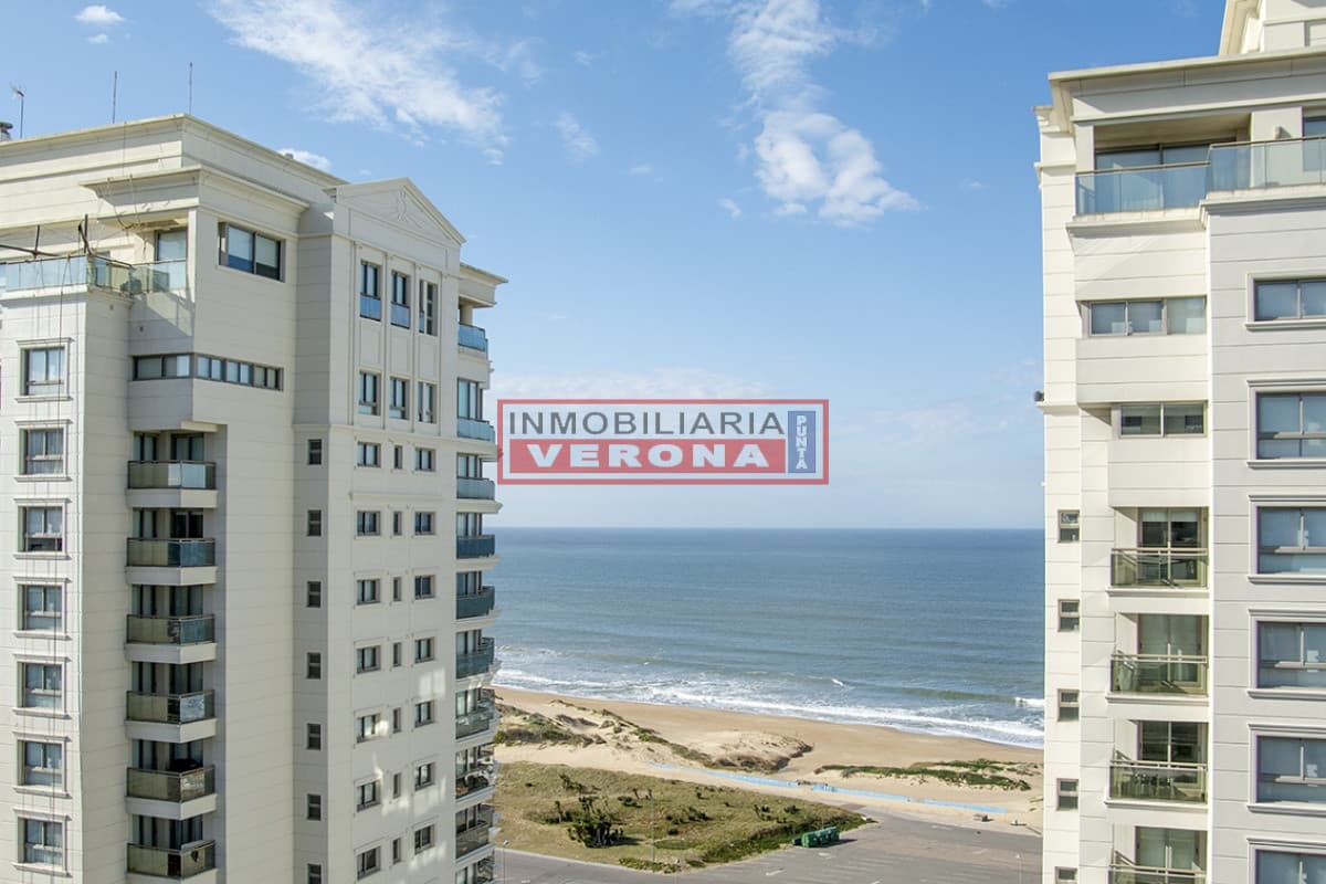 Imperiale piso alto de 2 dormitorios en Punta del Este - Inmobiliaria Verona Punta