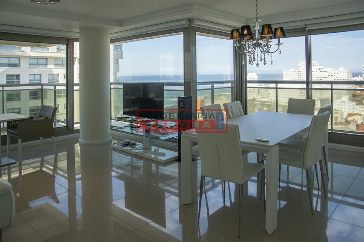 Imperiale piso alto de 2 dormitorios en Punta del Este - Inmobiliaria Verona Punta