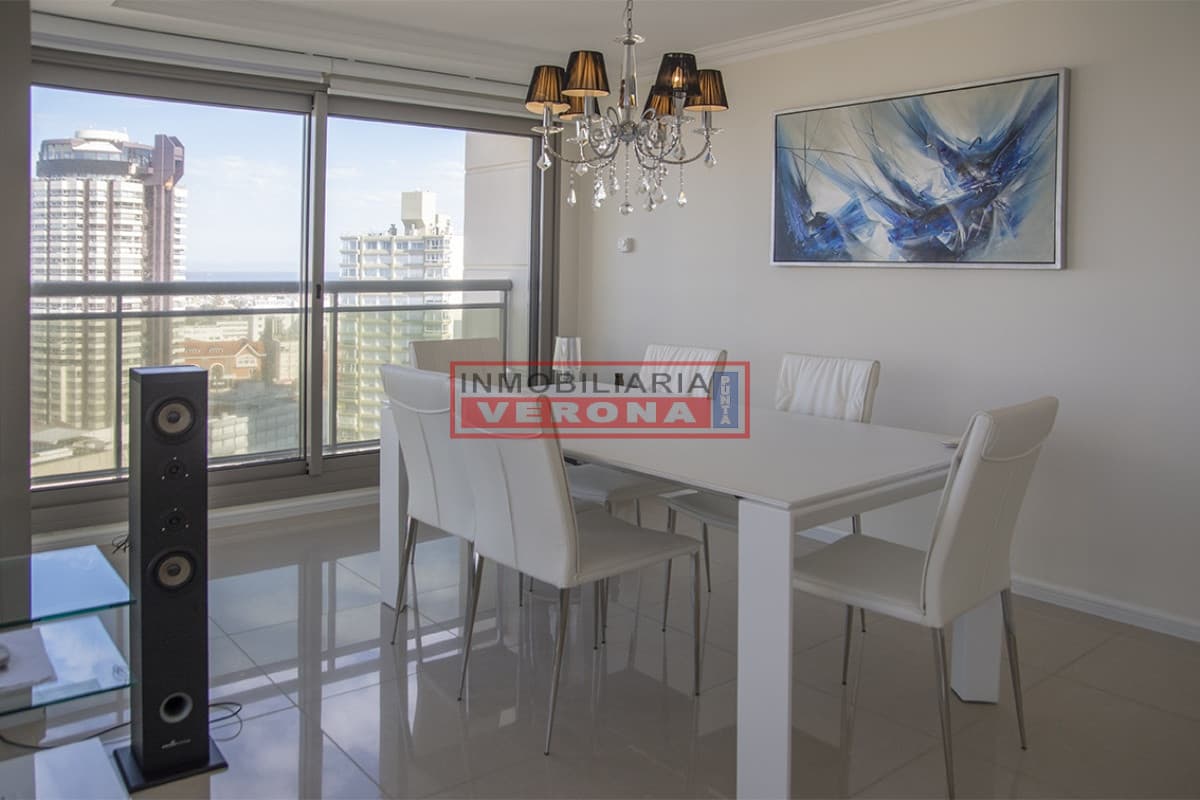 Imperiale piso alto de 2 dormitorios en Punta del Este - Inmobiliaria Verona Punta