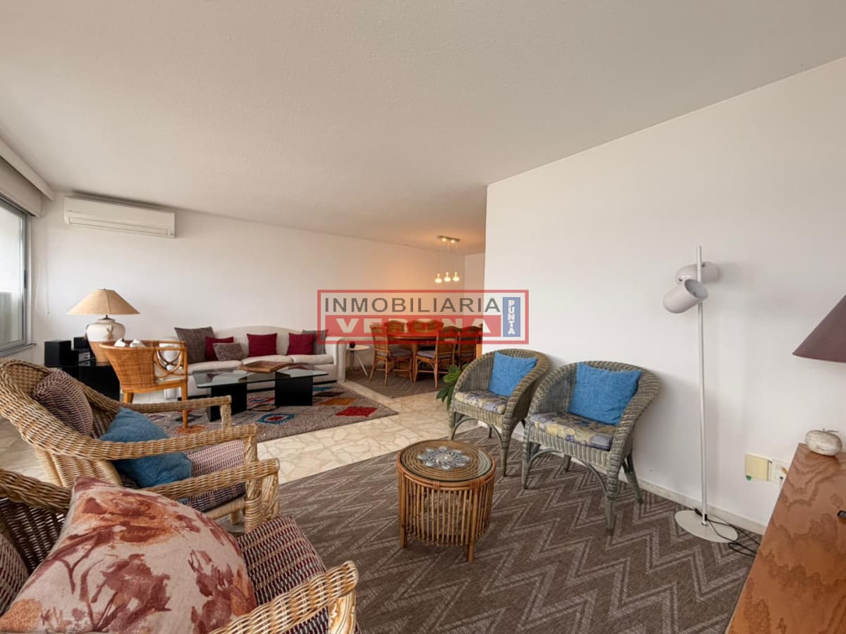 Apartamento en Península con vistas hacia la bahia Punta del este - Inmobiliaria Verona Punta