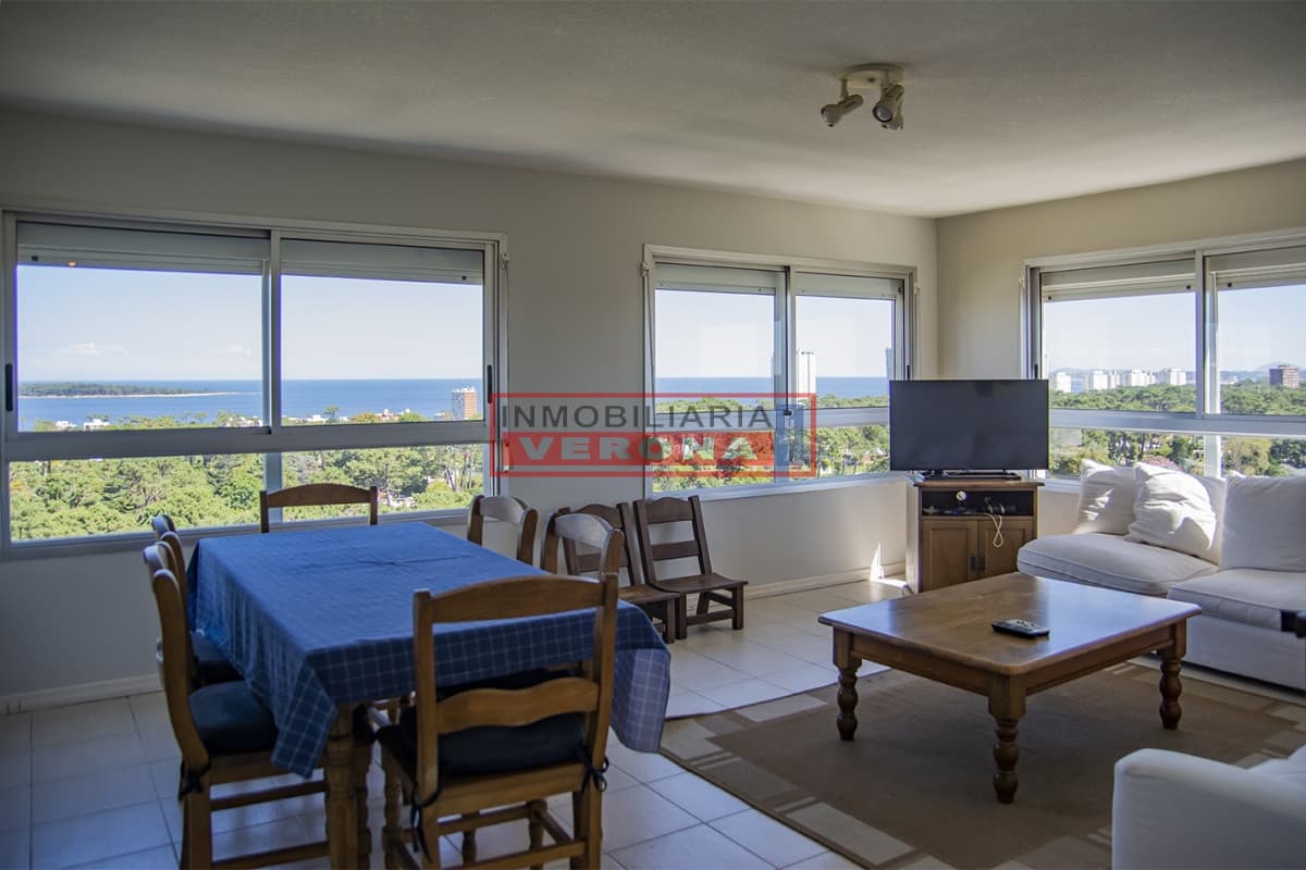 Apartamento de 3 dormitorios con muy buena vista a la bahía, Punta del Este. - Inmobiliaria Verona Punta