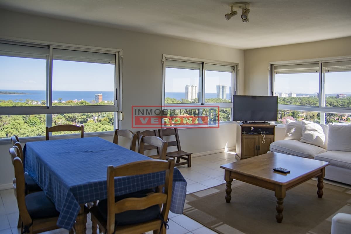 Apartamento de 3 dormitorios con muy buena vista a la bahía, Punta del Este. - Inmobiliaria Verona Punta