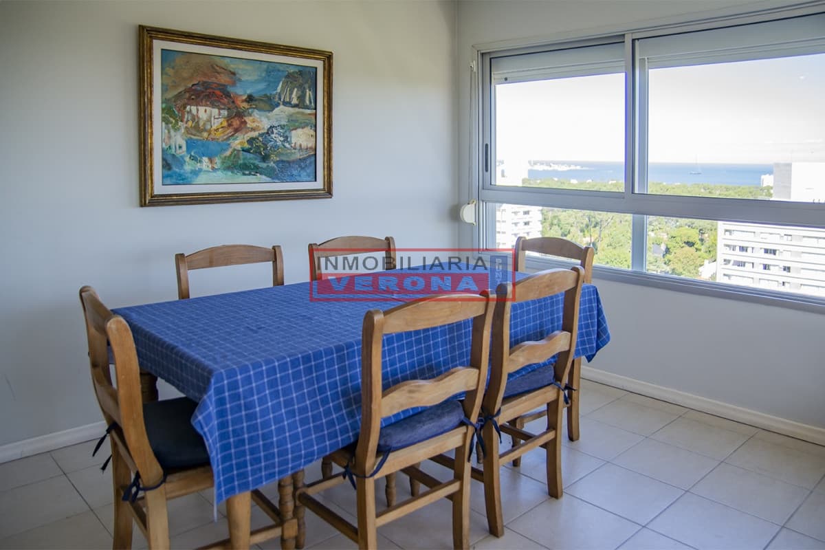 Apartamento de 3 dormitorios con muy buena vista a la bahía, Punta del Este. - Inmobiliaria Verona Punta