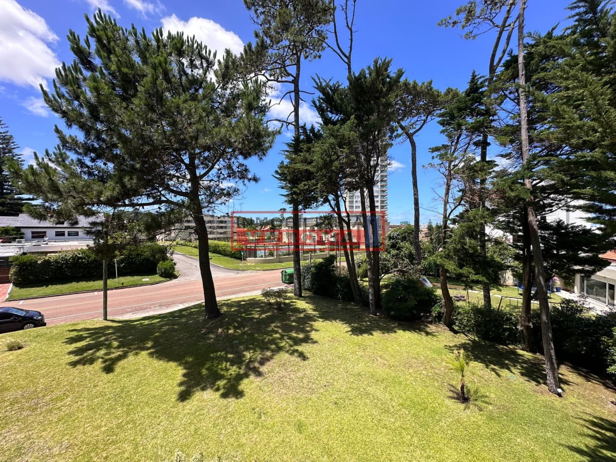 En alquiler apartamento de 2 dormitorios con Parrillero propio en Mansa, Punta del Este. - Inmobiliaria Verona Punta