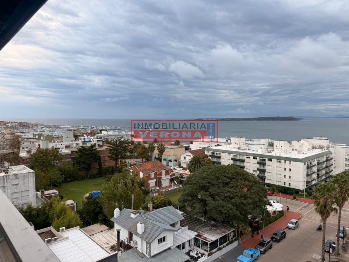 Apartamento en Península con vistas hacia la bahia Punta del este - Inmobiliaria Verona Punta