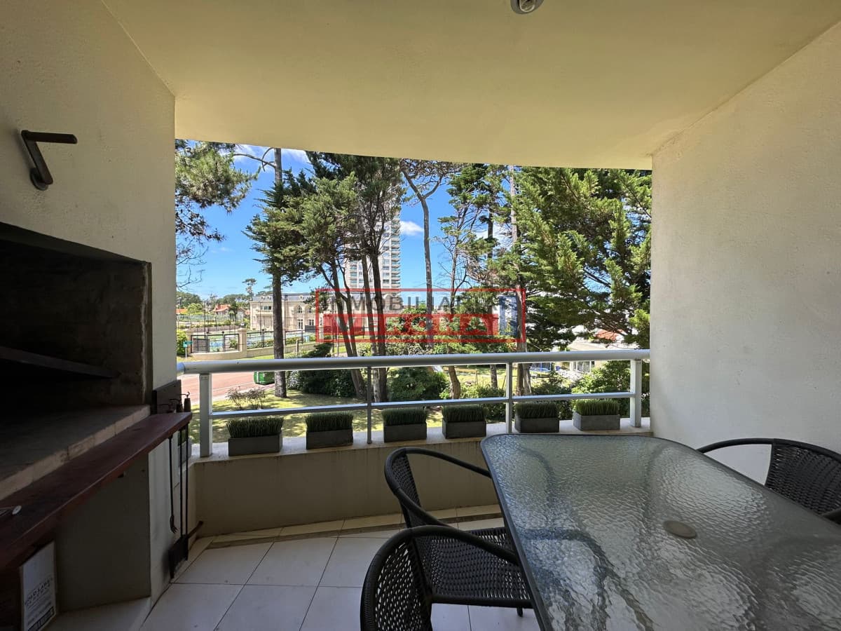 En alquiler apartamento de 2 dormitorios con Parrillero propio en Mansa, Punta del Este. - Inmobiliaria Verona Punta