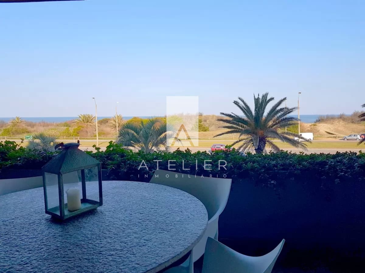 Departamento en Venta de 2 dormitorios y medio Frente al Mar , Playa Brava