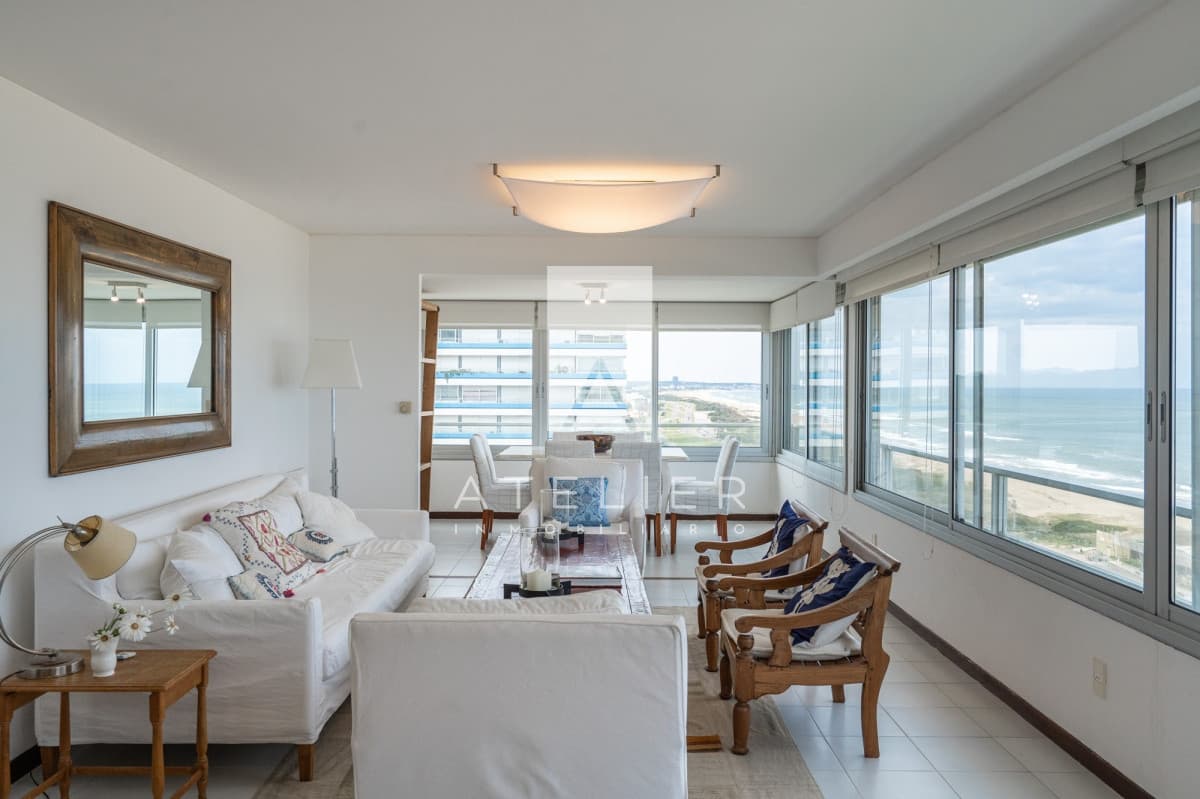 Apartamento en Venta de 3 dormitorios Frente al Mar en Playa Brava, Punta del Este