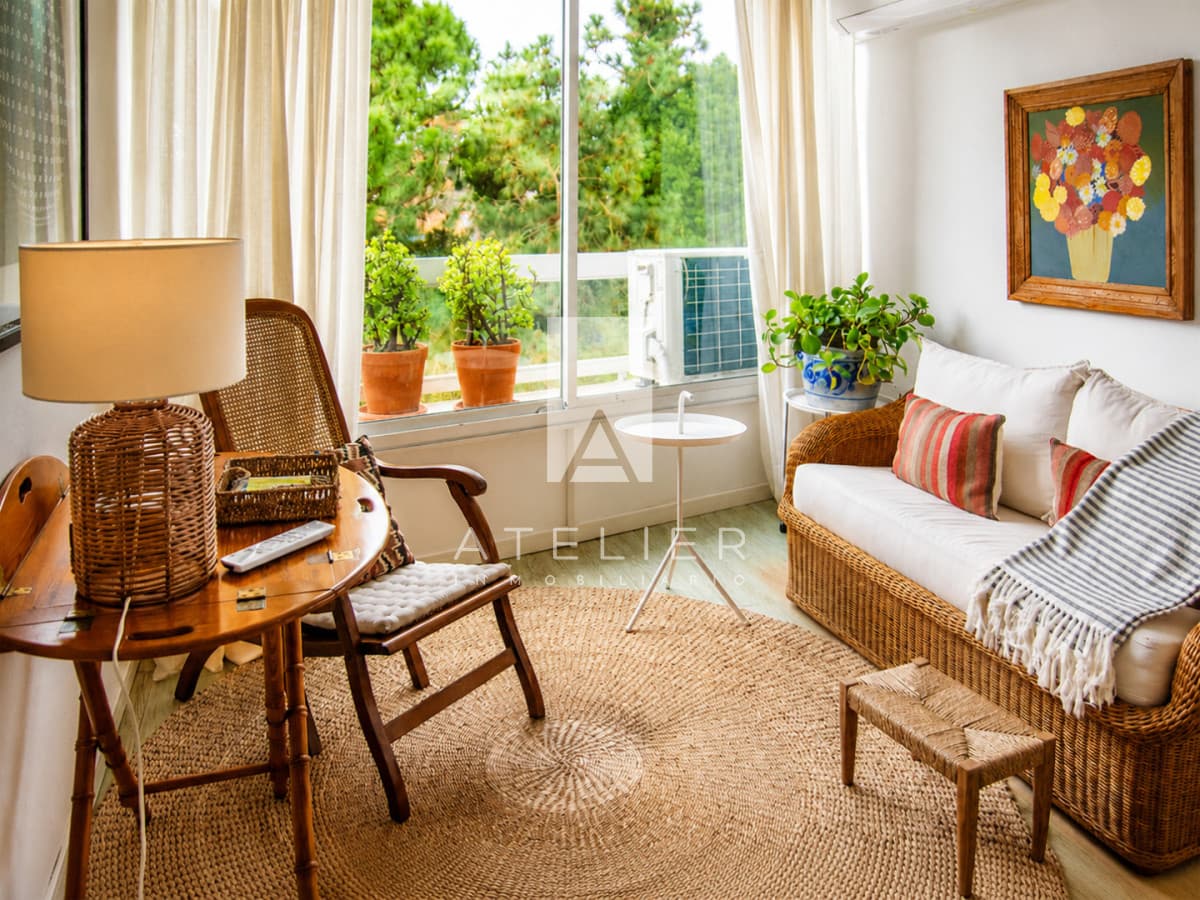 Apartamento de 2 dormitorios a pasos de Punta Shopping