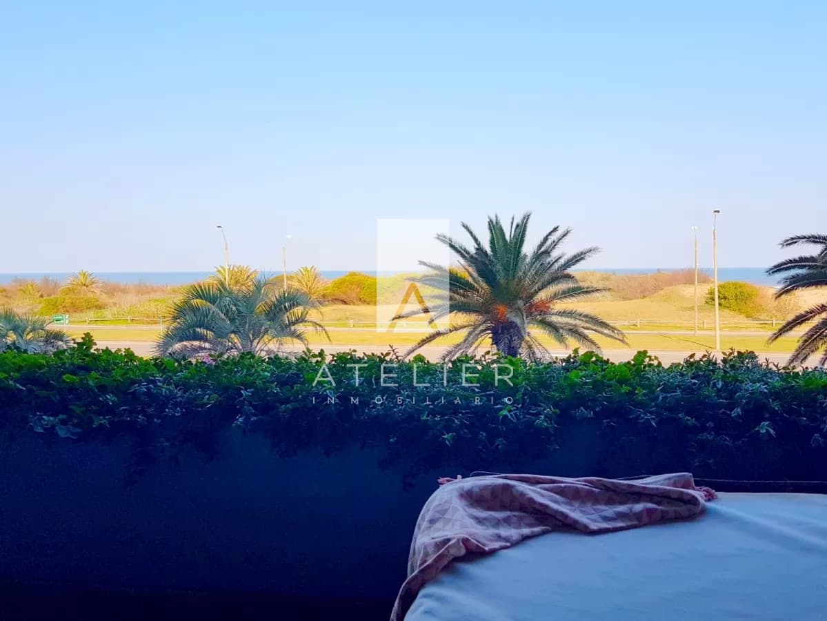 Departamento en Venta de 2 dormitorios y medio Frente al Mar , Playa Brava
