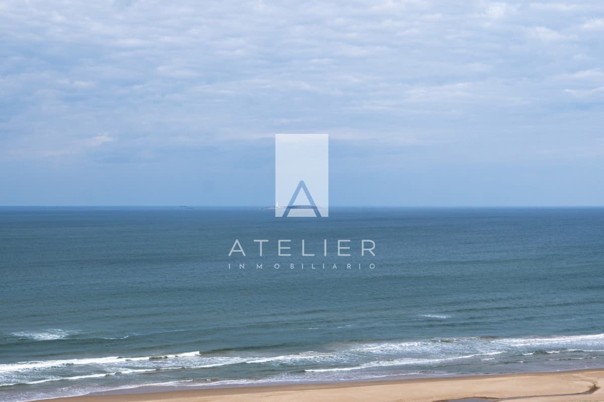 Apartamento en Venta de 3 dormitorios Frente al Mar en Playa Brava, Punta del Este