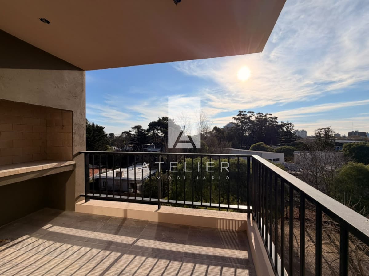 VENDE Departamento de 1 DORMITORIO CON PARRILLERO, Roosevelt, Punta del Este