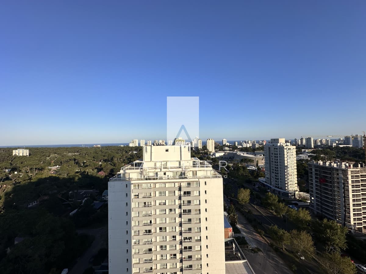 Vende apartamento unificado en Torre Yoo, Punta del Este