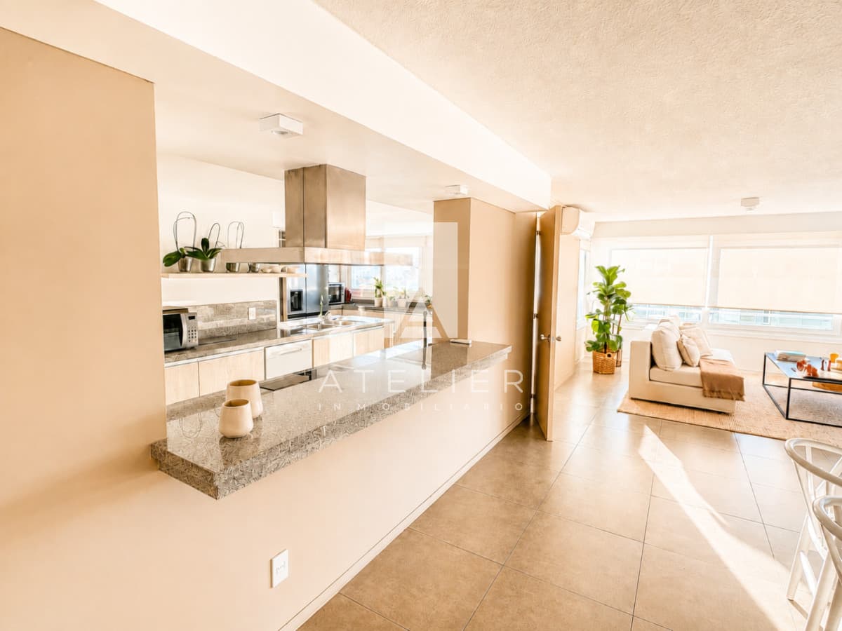 Apartamento de 3 dormitorios en venta frente a Playa Brava