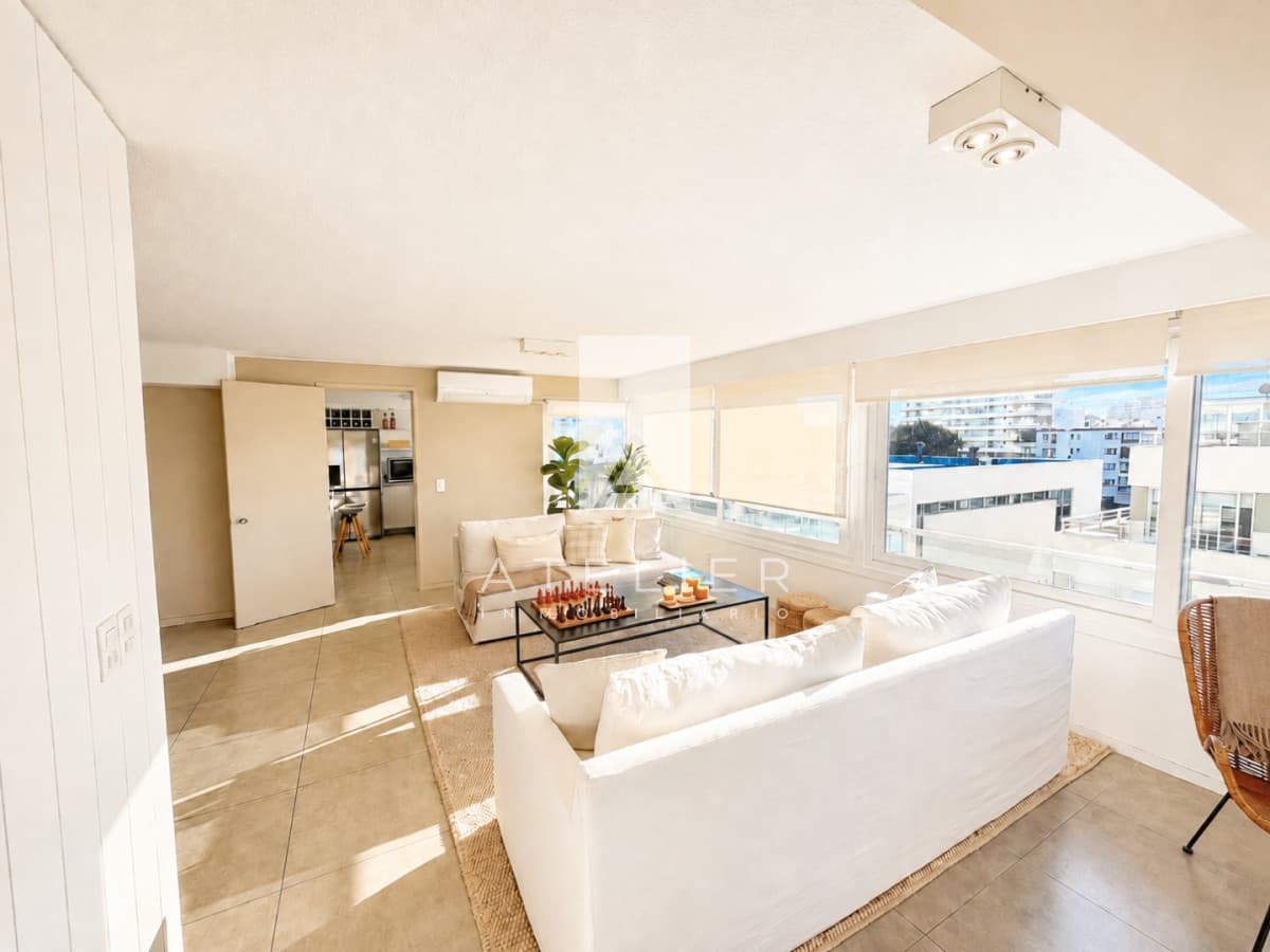 Apartamento de 3 dormitorios en venta frente a Playa Brava