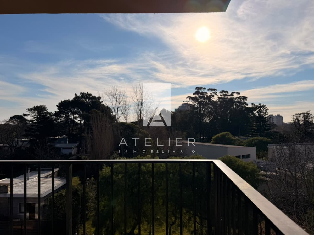 VENDE Departamento de 1 DORMITORIO CON PARRILLERO, Roosevelt, Punta del Este