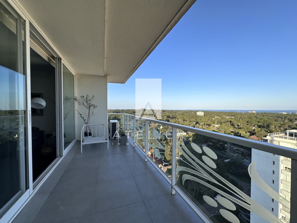 Vende apartamento unificado en Torre Yoo, Punta del Este