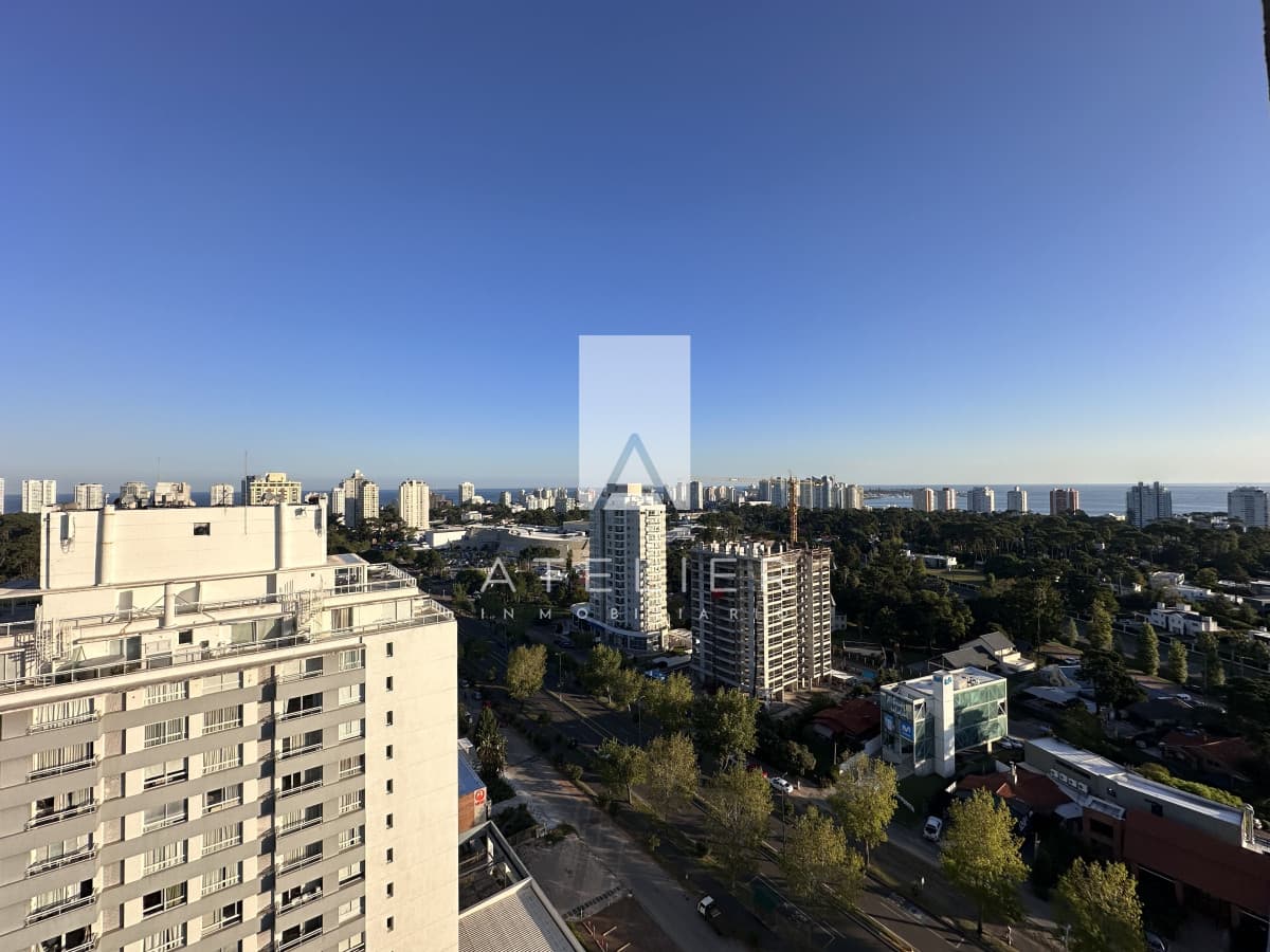 Vende apartamento unificado en Torre Yoo, Punta del Este