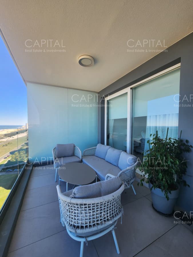 Vende apartamento de 3 dormitorios en suite, con vista al mar en Brava, Punta del Este