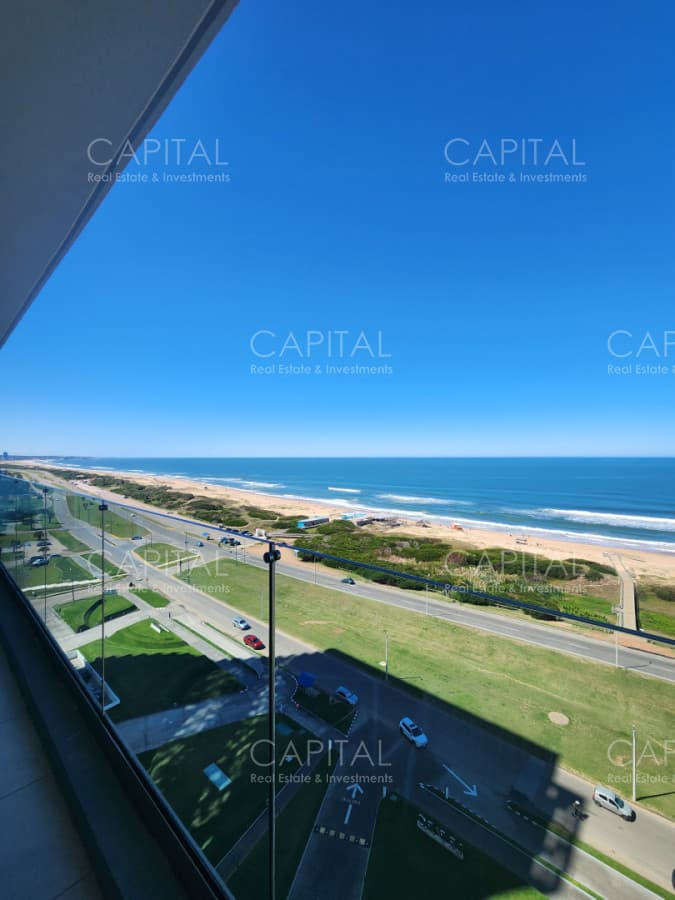 Vende apartamento de 3 dormitorios en suite, con vista al mar en Brava, Punta del Este