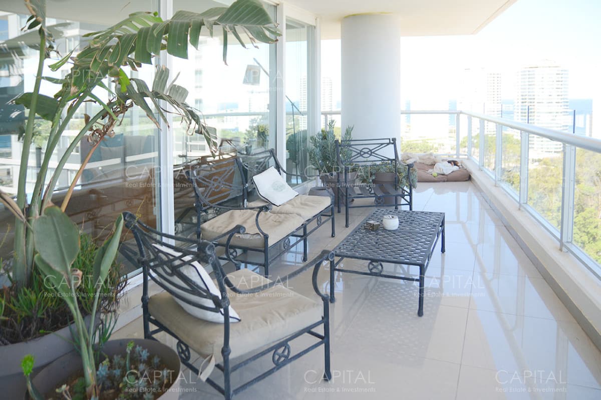 Departamento con linda vista a pasos de Playa Brava