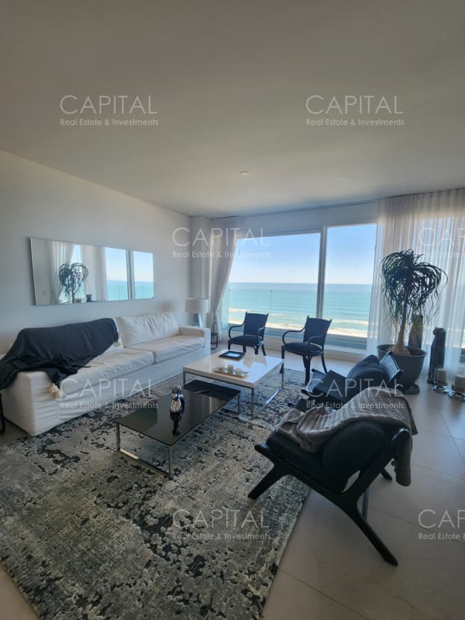 Vende apartamento de 3 dormitorios en suite, con vista al mar en Brava, Punta del Este