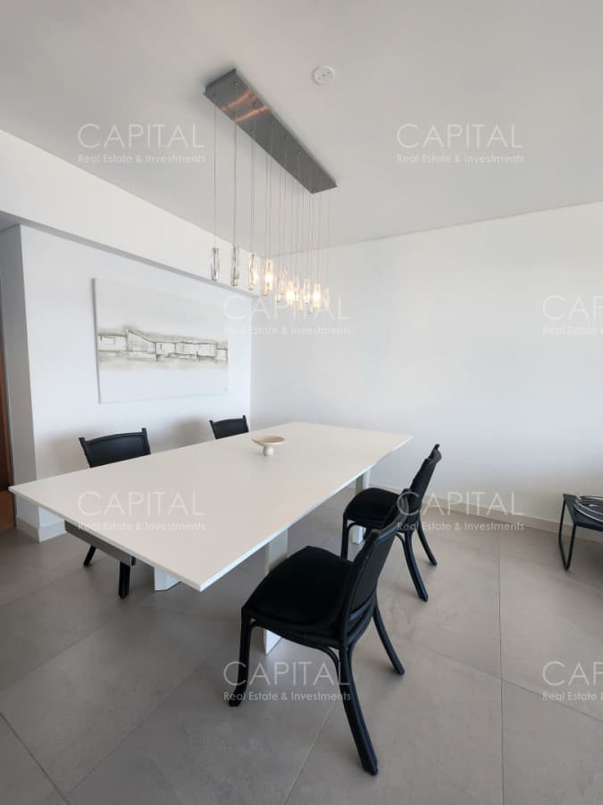 Vende apartamento de 3 dormitorios en suite, con vista al mar en Brava, Punta del Este