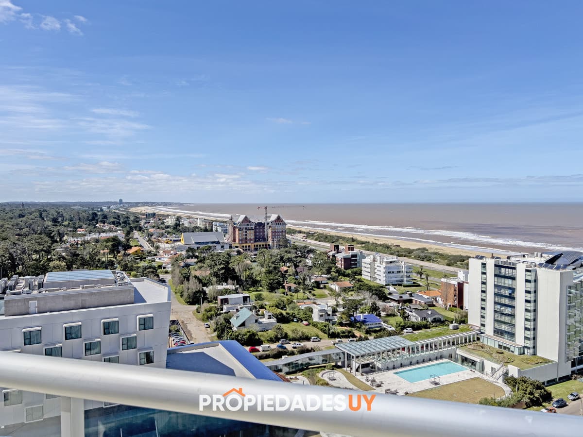 Piso alto en playa brava - 3 dormitorios + dep. y terraza con parrilla Apartamento en venta en Brava Punta del Este, 3 dormitorios, 5 baños. - PROPIEDADESUY - Punta del Este