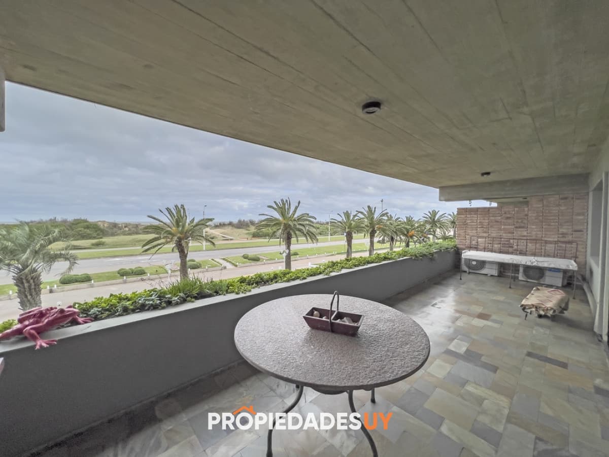 En venta, departamento en primera linea de playa brava Apartamento en venta y en alquiler en San Rafael Punta del Este, 3 dormitorios, 3 baños. - PROPIEDADESUY - Punta del Este