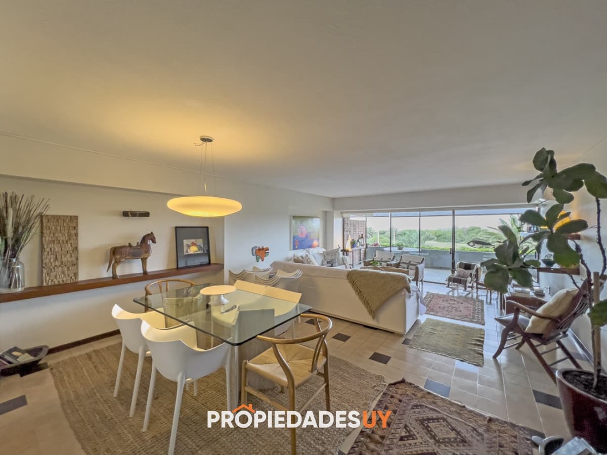 En venta, departamento en primera linea de playa brava Apartamento en venta y en alquiler en San Rafael Punta del Este, 3 dormitorios, 3 baños. - PROPIEDADESUY - Punta del Este