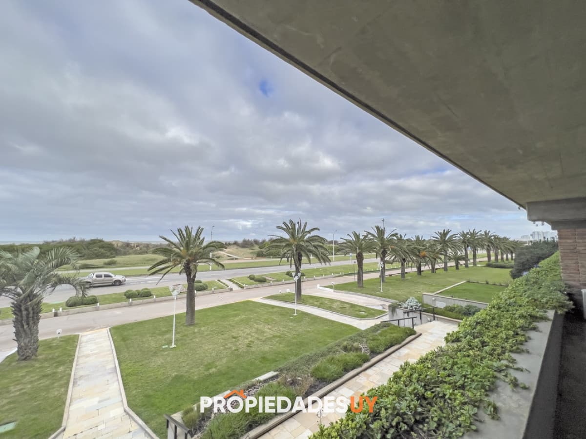 En venta, departamento en primera linea de playa brava Apartamento en venta y en alquiler en San Rafael Punta del Este, 3 dormitorios, 3 baños. - PROPIEDADESUY - Punta del Este