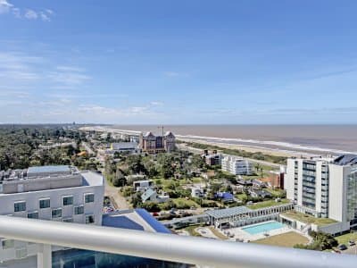 Piso alto en playa brava - 3 dormitorios + dep. y terraza con parrilla Apartamento en venta en Brava Punta del Este, 3 dormitorios, 5 baños. - PROPIEDADESUY - Punta del Este