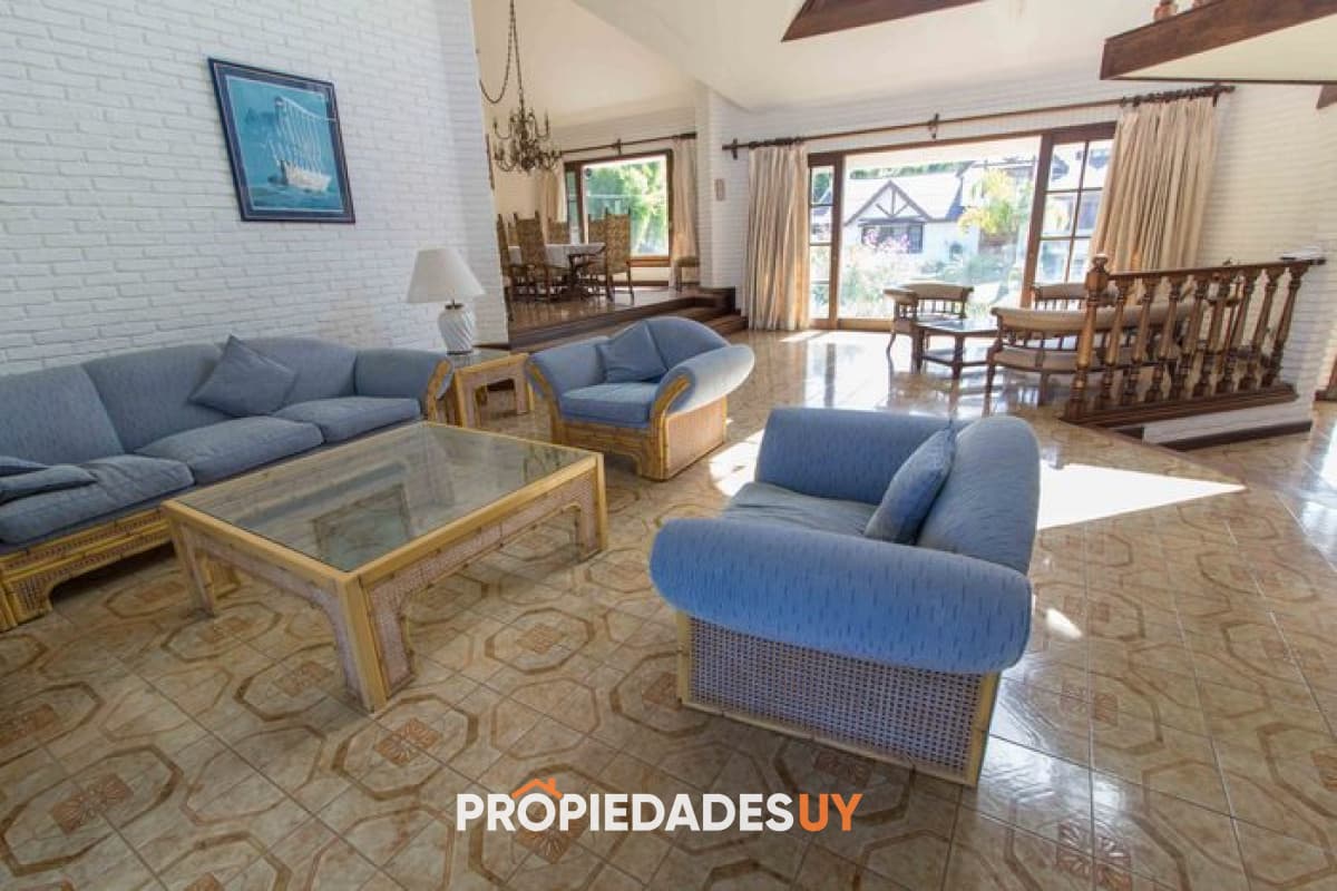 Excelente propiedad - Playa mansa - Punta del Este Casa en venta en Mansa Punta del Este, 4 dormitorios, 6 baños. - PROPIEDADESUY - Punta del Este