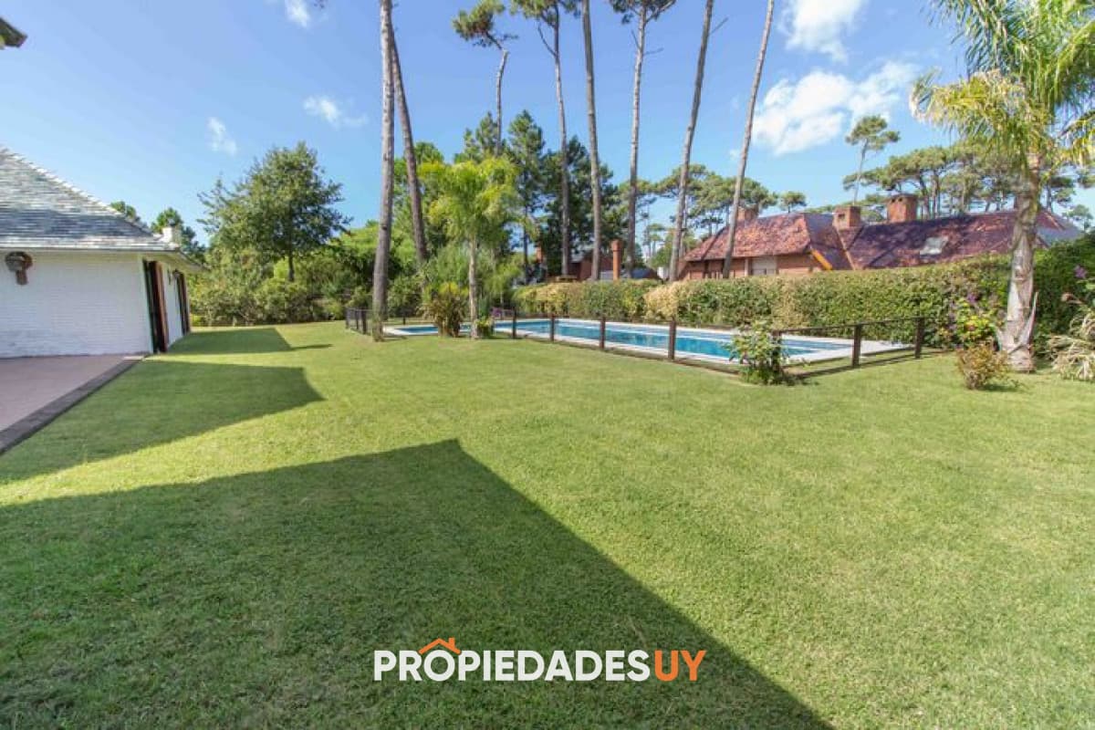 Excelente propiedad - Playa mansa - Punta del Este Casa en venta en Mansa Punta del Este, 4 dormitorios, 6 baños. - PROPIEDADESUY - Punta del Este