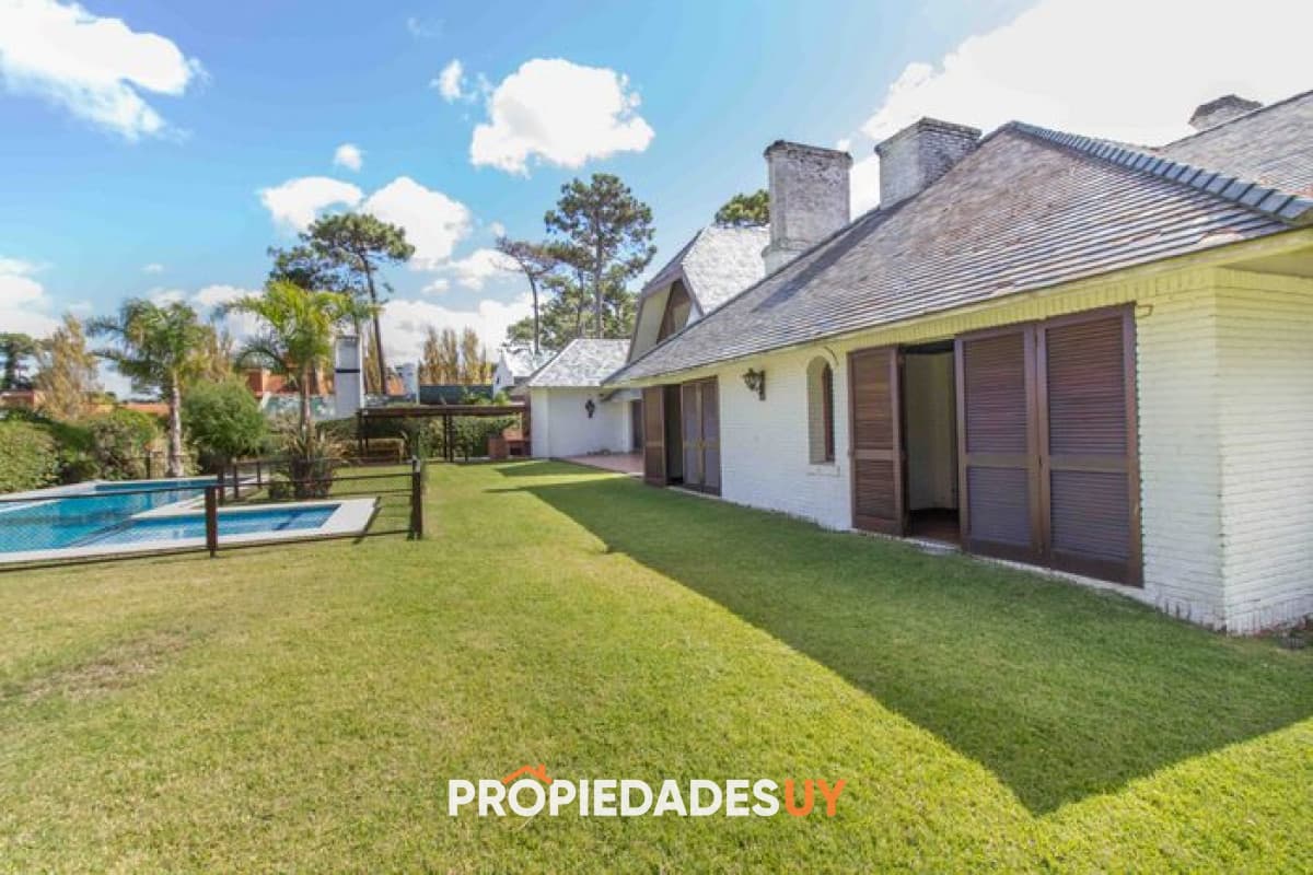 Excelente propiedad - Playa mansa - Punta del Este Casa en venta en Mansa Punta del Este, 4 dormitorios, 6 baños. - PROPIEDADESUY - Punta del Este