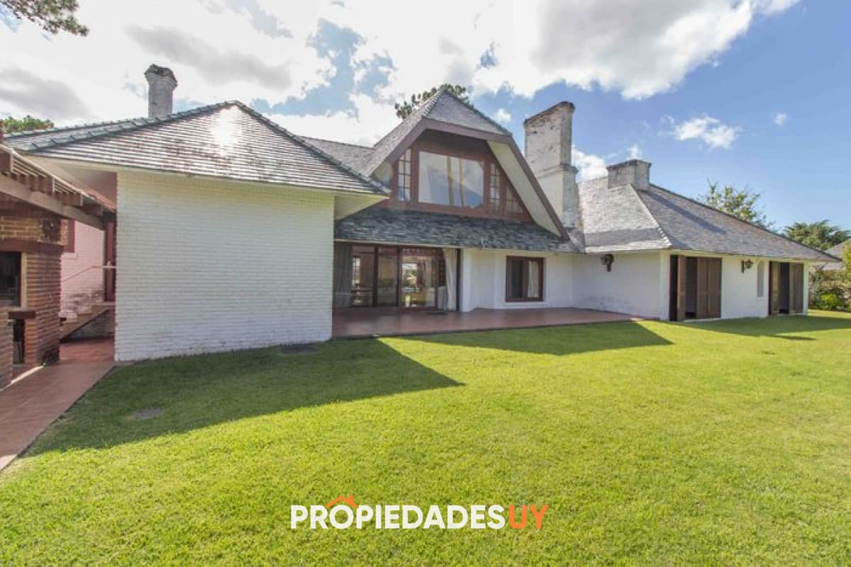 Excelente propiedad - Playa mansa - Punta del Este Casa en venta en Mansa Punta del Este, 4 dormitorios, 6 baños. - PROPIEDADESUY - Punta del Este