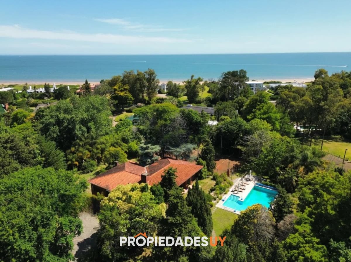 Venta de Casa 8 DORMITORIOS en Solanas Casa en venta en Solanas Punta Ballena, 8 dormitorios, 7 baños. - PROPIEDADESUY - Punta del Este