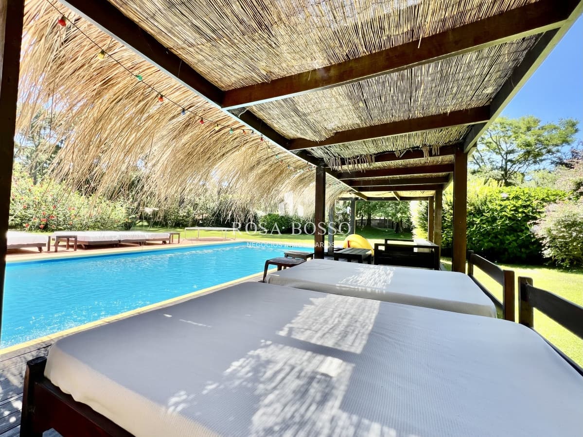 Casa en barrio residencial con 3000 m2 de parque