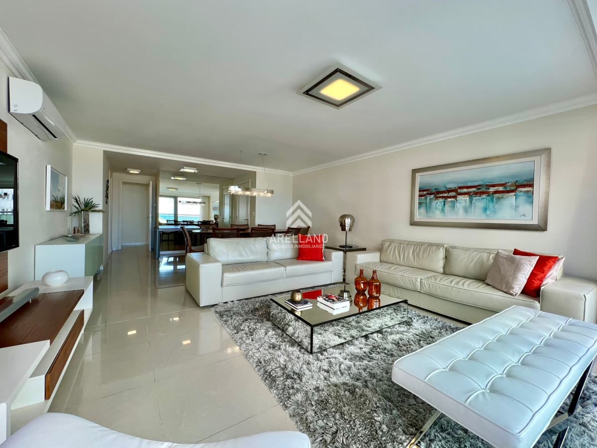 Apartamento ID.4189 - Apartamento en venta y alquiler en Brava Punta del Este, 3 dormitorios, 4 baños
