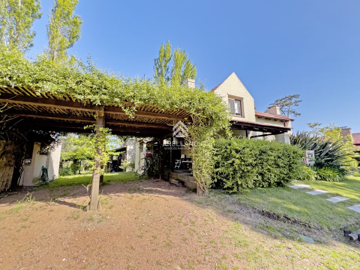 Casa ID.4369 - Casa en venta en Barrio privado